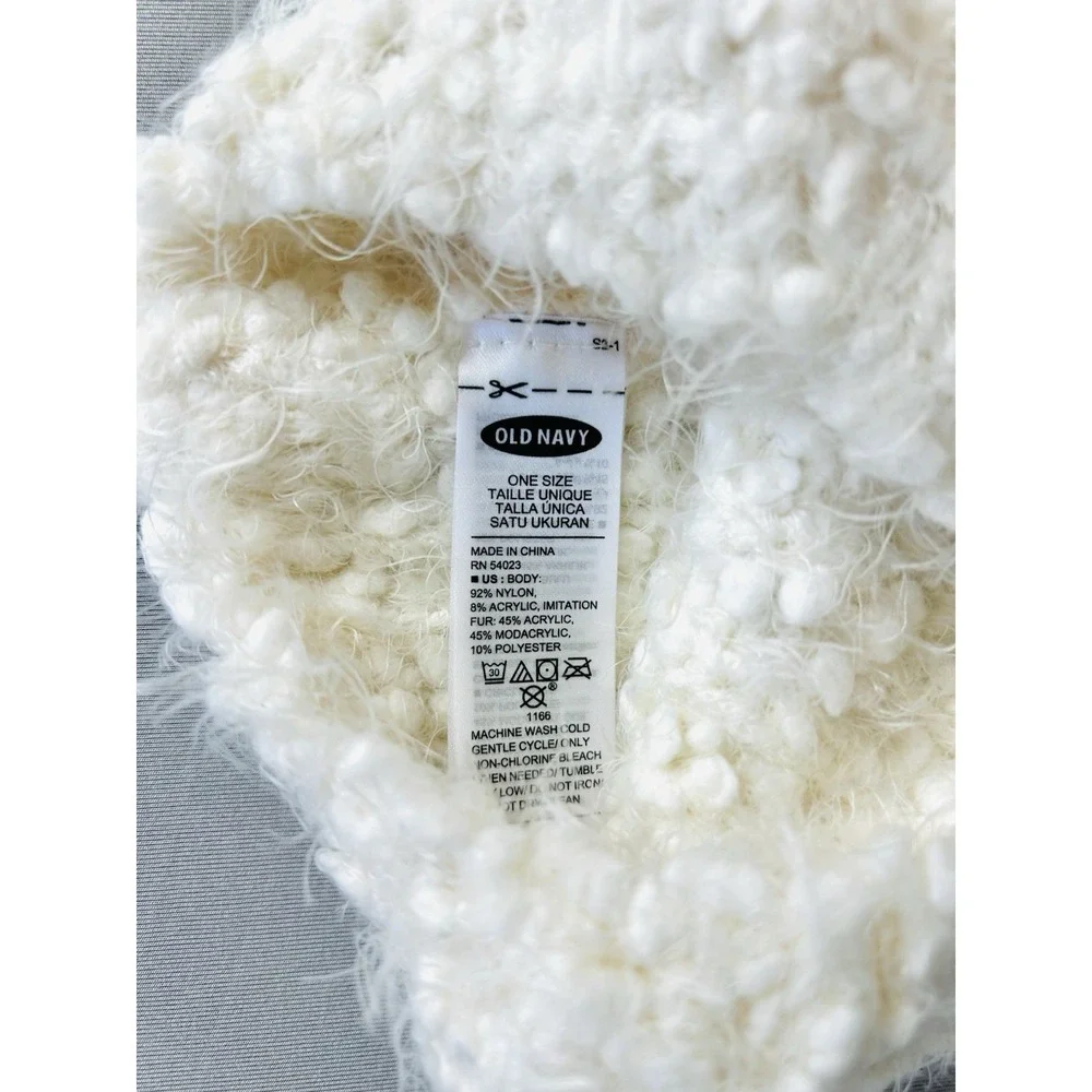 Old Navy Faux‎ Fur Women's Beanie Winter Hat With Pom White NEW With Tags